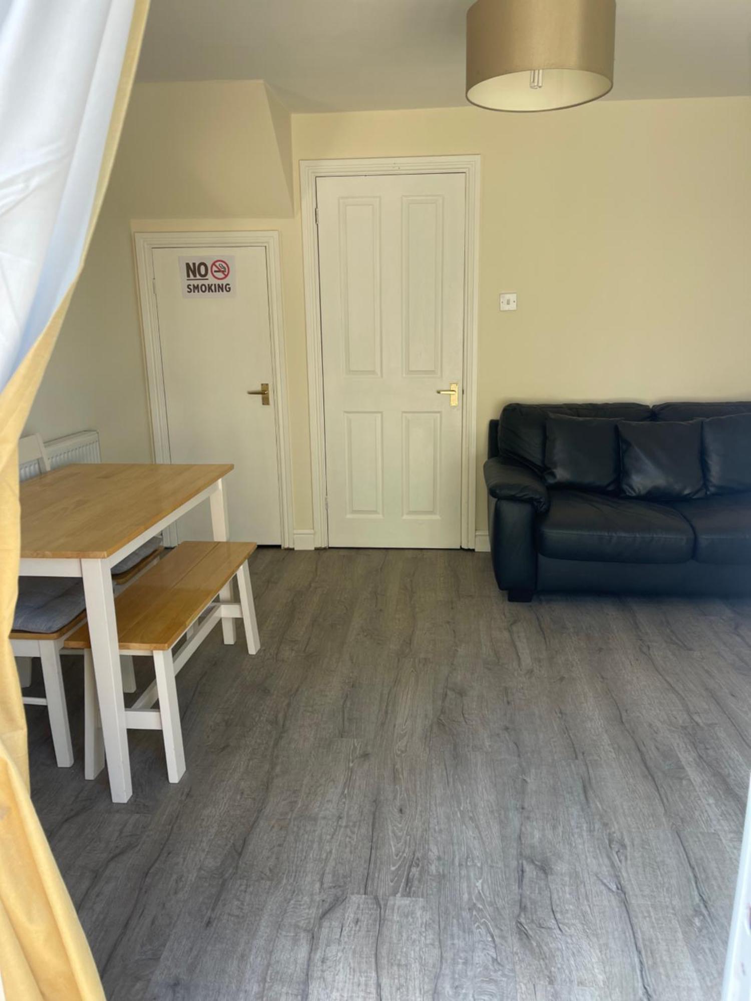 House Number 4 Sleeps Up To 4 With Smart Tvs In Every Room Wellington  Exteriör bild