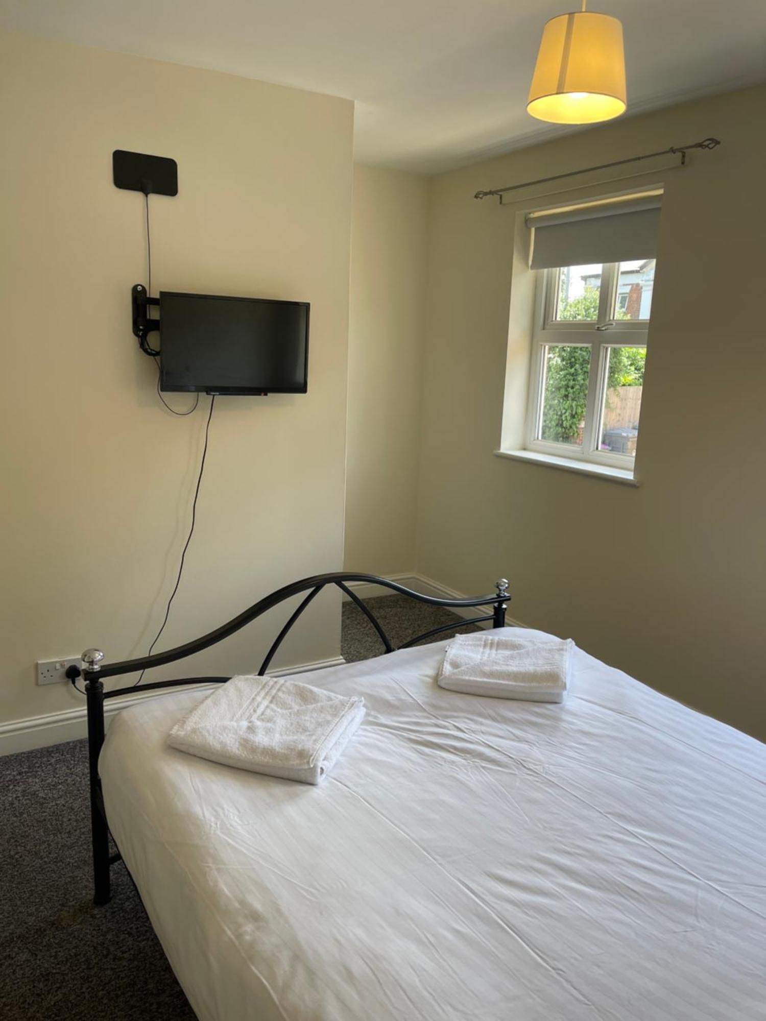 House Number 4 Sleeps Up To 4 With Smart Tvs In Every Room Wellington  Exteriör bild