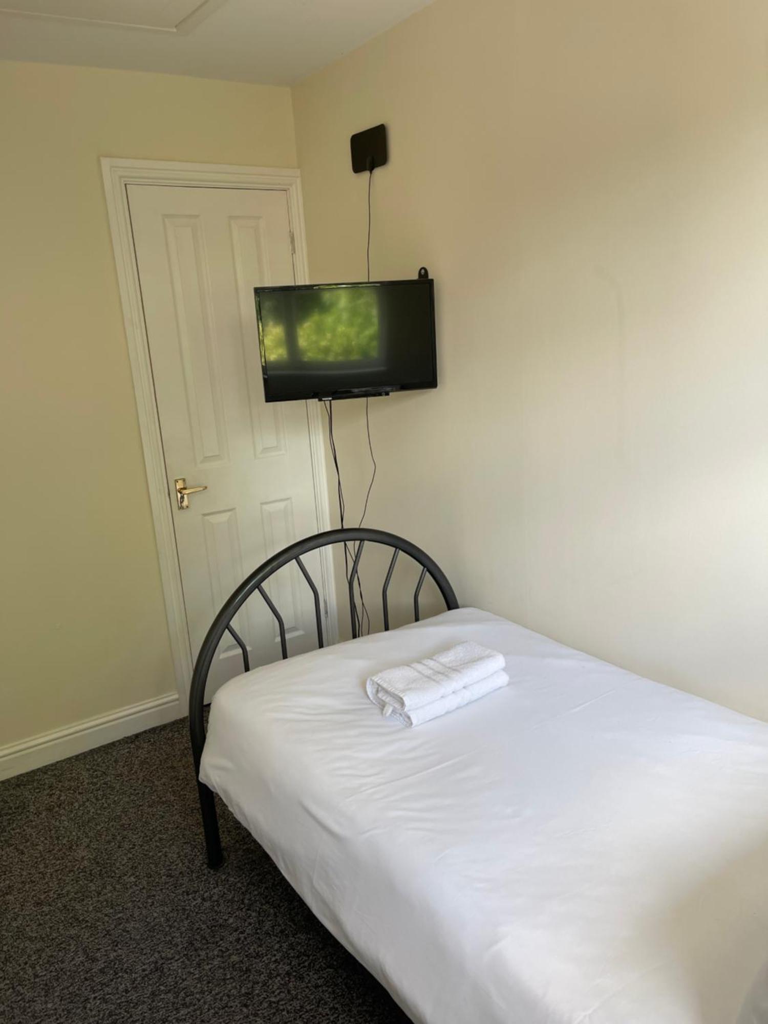 House Number 4 Sleeps Up To 4 With Smart Tvs In Every Room Wellington  Exteriör bild