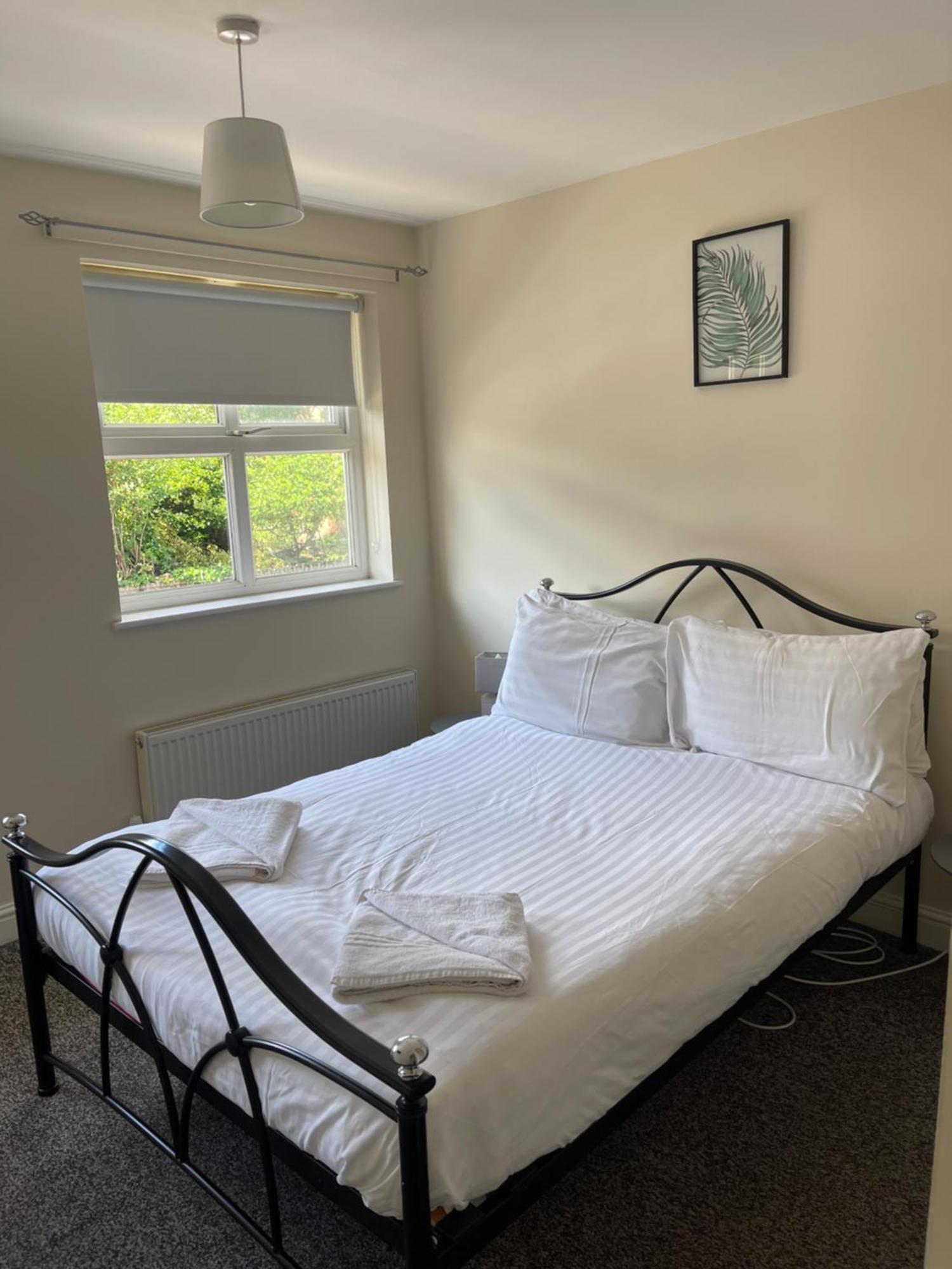 House Number 4 Sleeps Up To 4 With Smart Tvs In Every Room Wellington  Exteriör bild