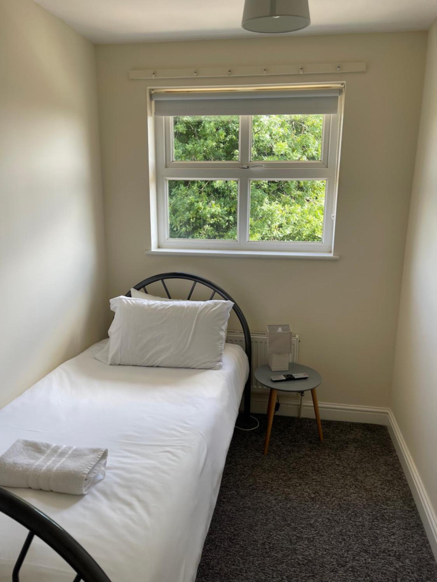 House Number 4 Sleeps Up To 4 With Smart Tvs In Every Room Wellington  Exteriör bild