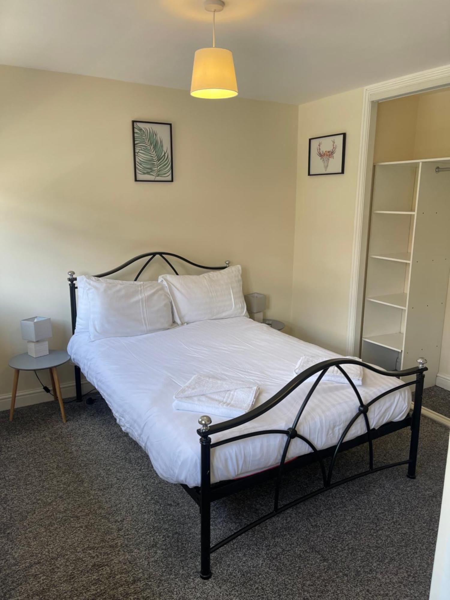 House Number 4 Sleeps Up To 4 With Smart Tvs In Every Room Wellington  Exteriör bild