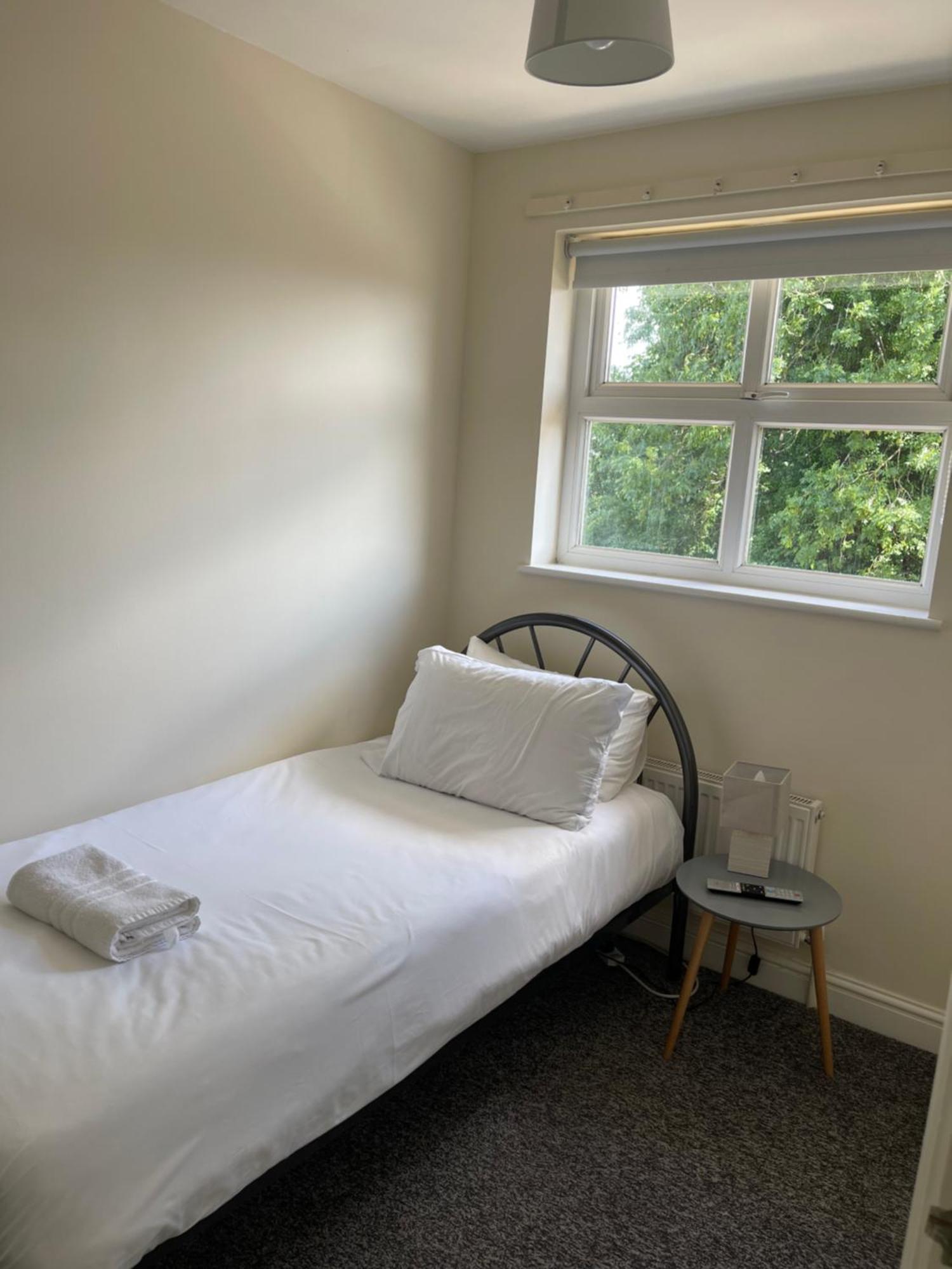 House Number 4 Sleeps Up To 4 With Smart Tvs In Every Room Wellington  Exteriör bild