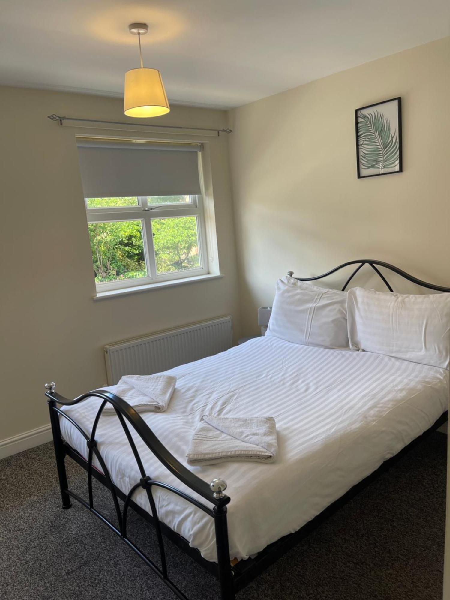 House Number 4 Sleeps Up To 4 With Smart Tvs In Every Room Wellington  Exteriör bild